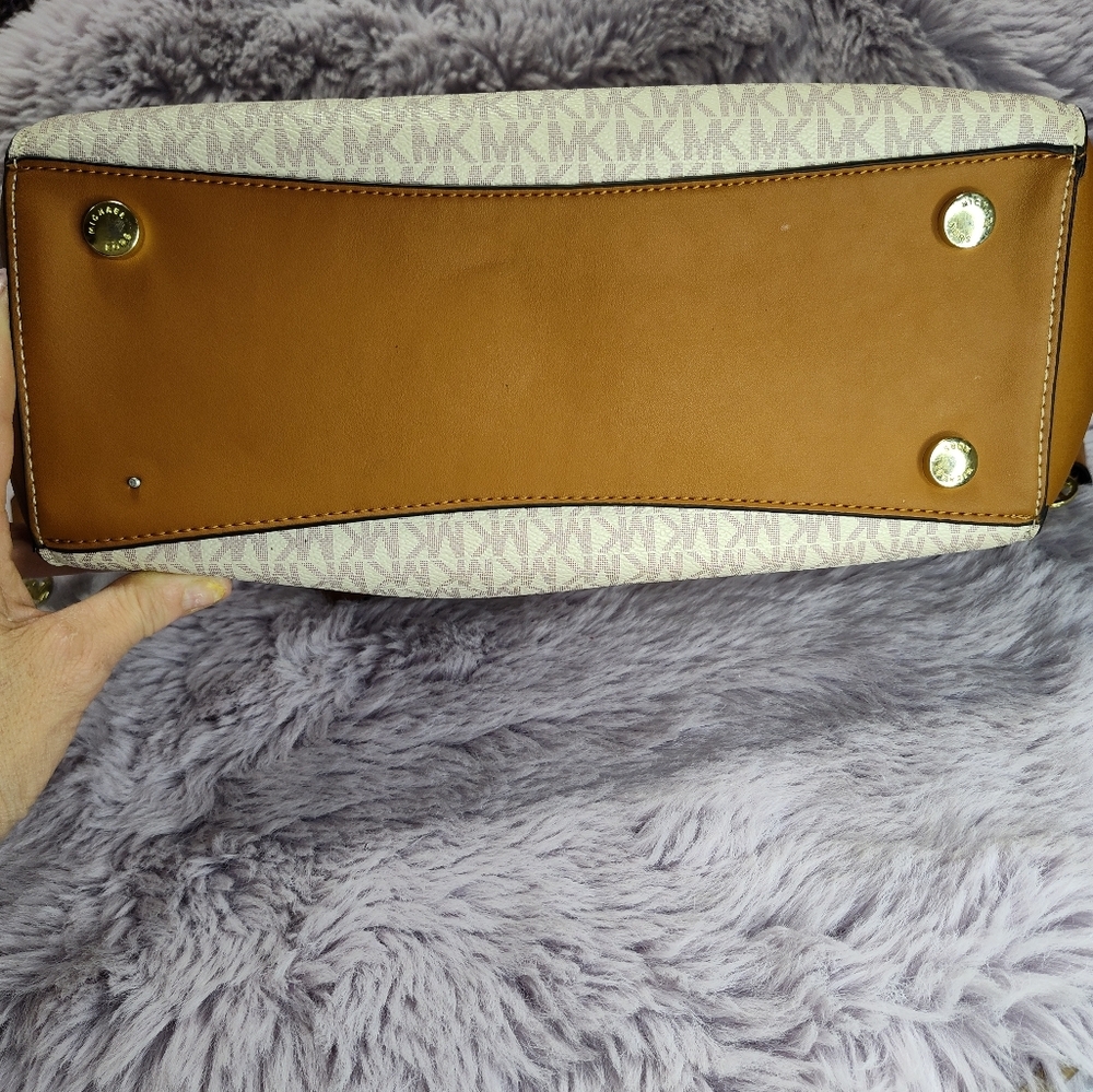 Michael Kors Voyager Two Tone Logo Tote Bag - Picture 6 of 15